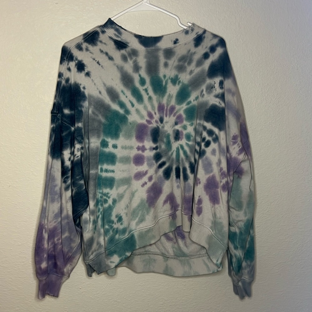 AMERICAN EAGLE TIE DYE SWEATER!
